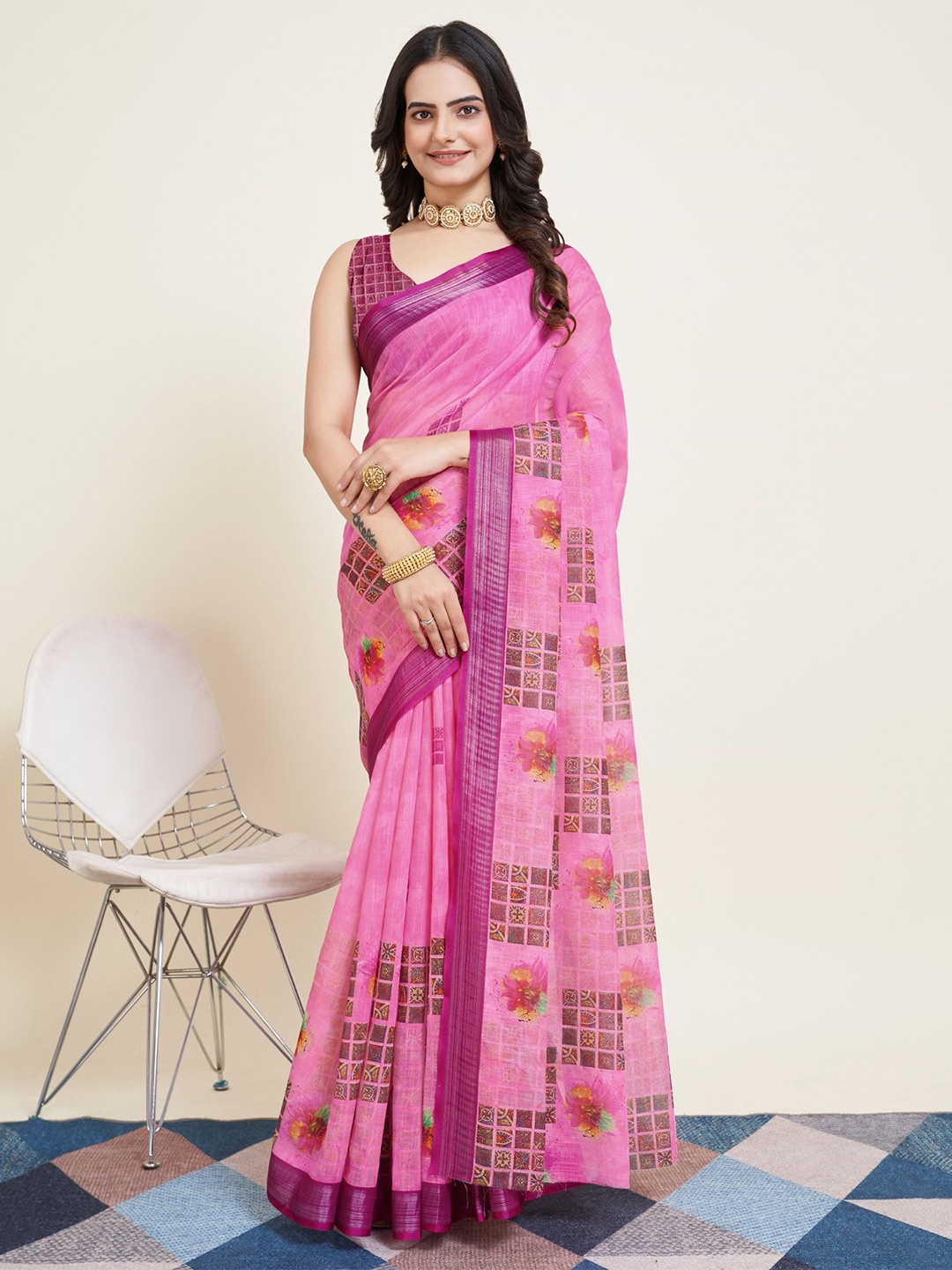 

Rangtulika Ethnics Floral Zari Saree, Peach