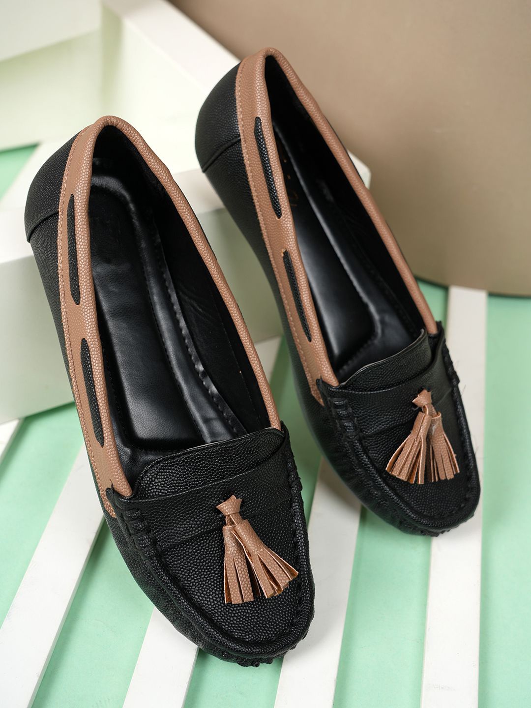 

Style Shoes Women Textured One Toe Flats, Black