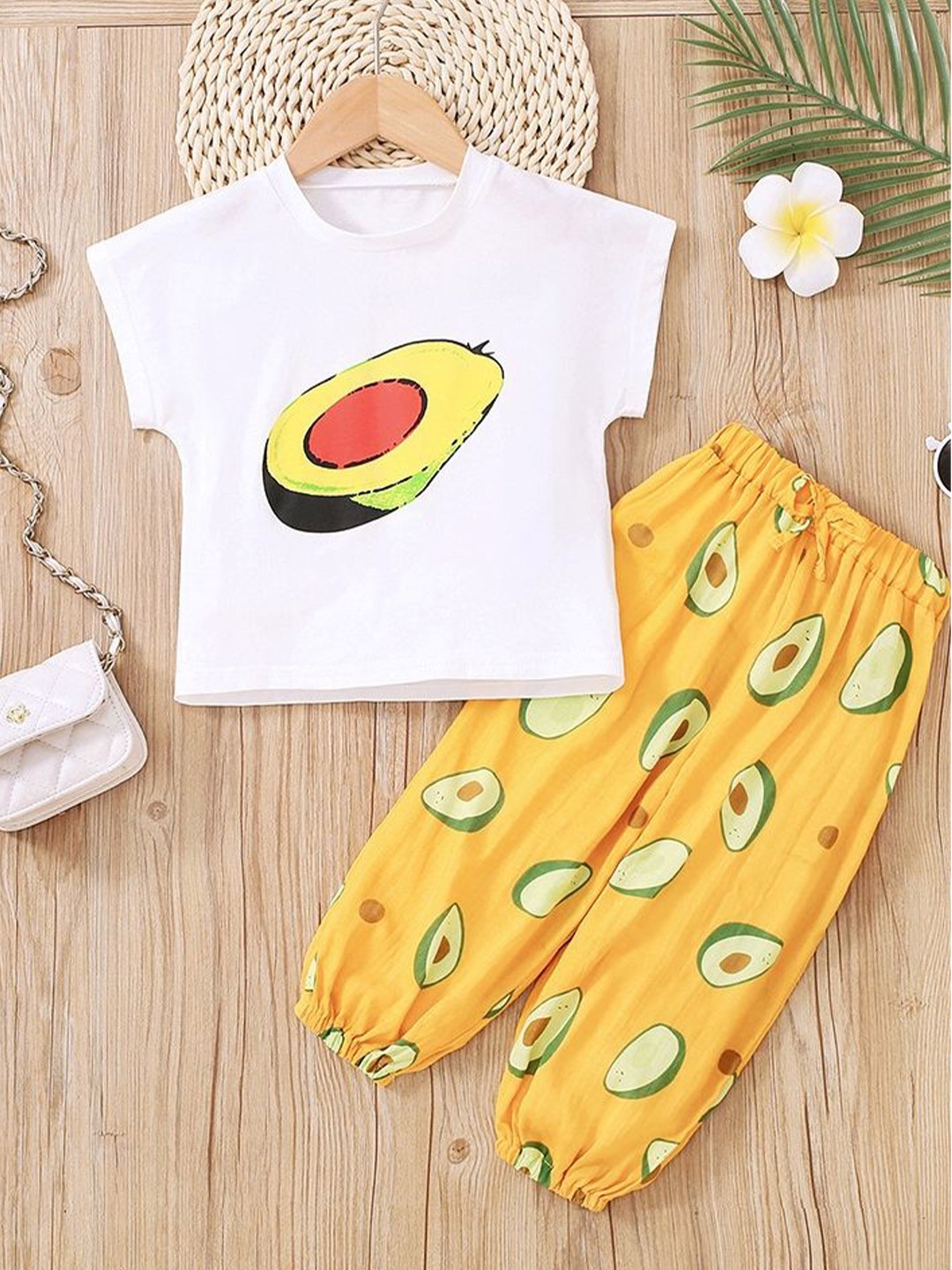 

LULU & SKY Girls Printed T-shirt, Yellow