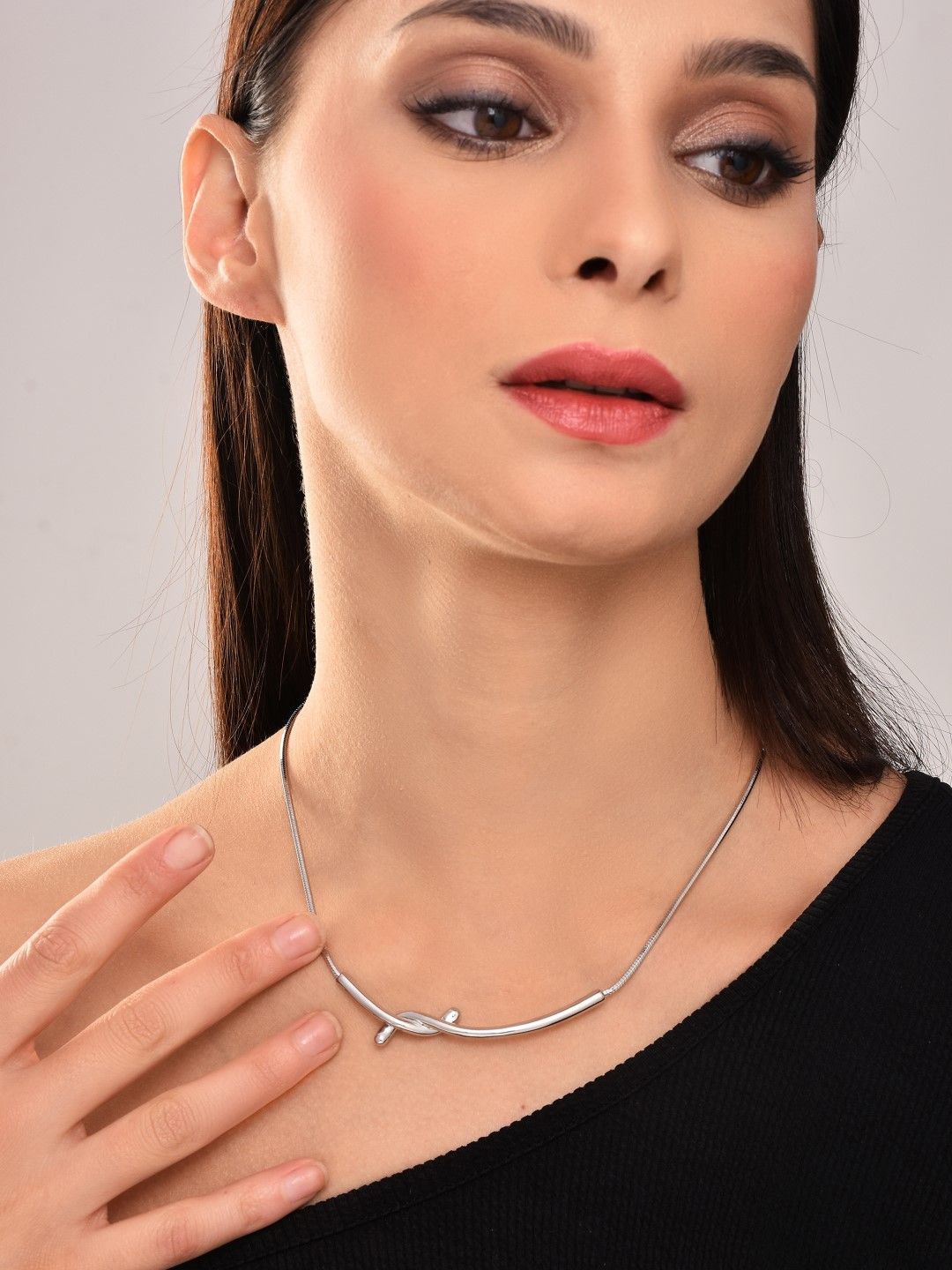 

Reenisaa Copper Rhodium-Plated Necklace, Silver