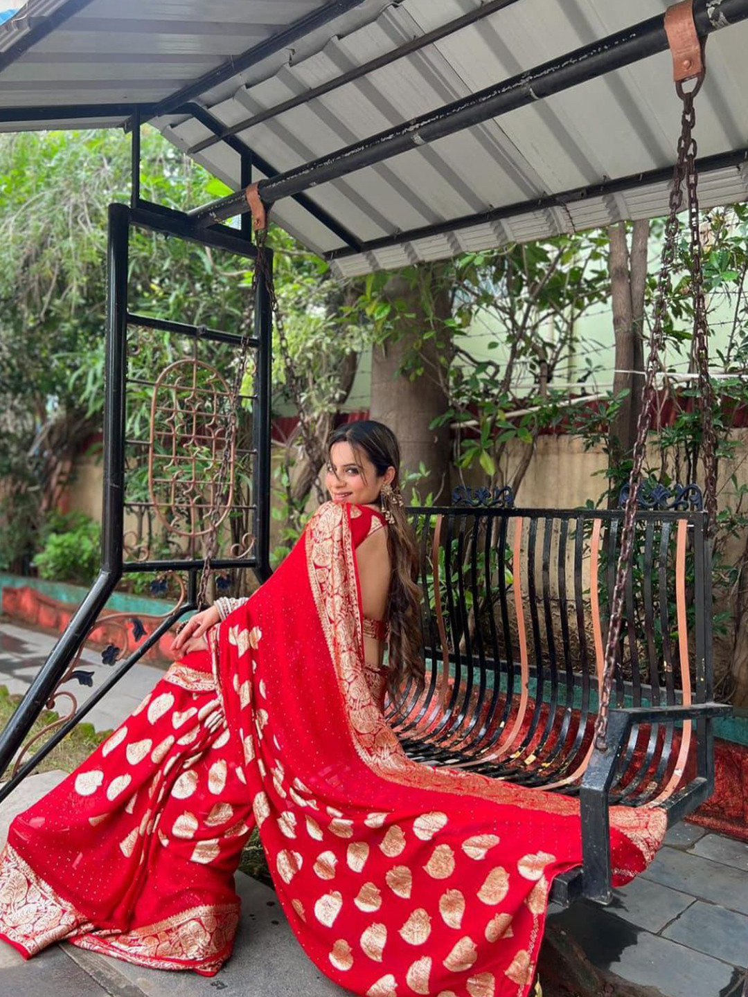 

PAYAL CREATION Woven Design Zari Pure Georgette Saree, Red