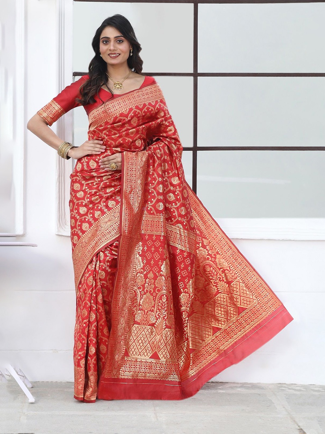 

Mitera Woven Design Zari Silk Blend Banarasi Saree, Red