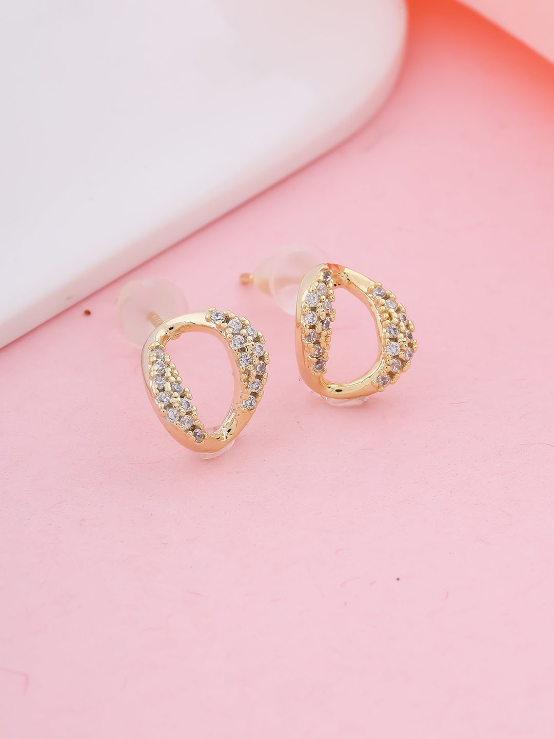 

DressBerry Contemporary Studs Earrings, Na