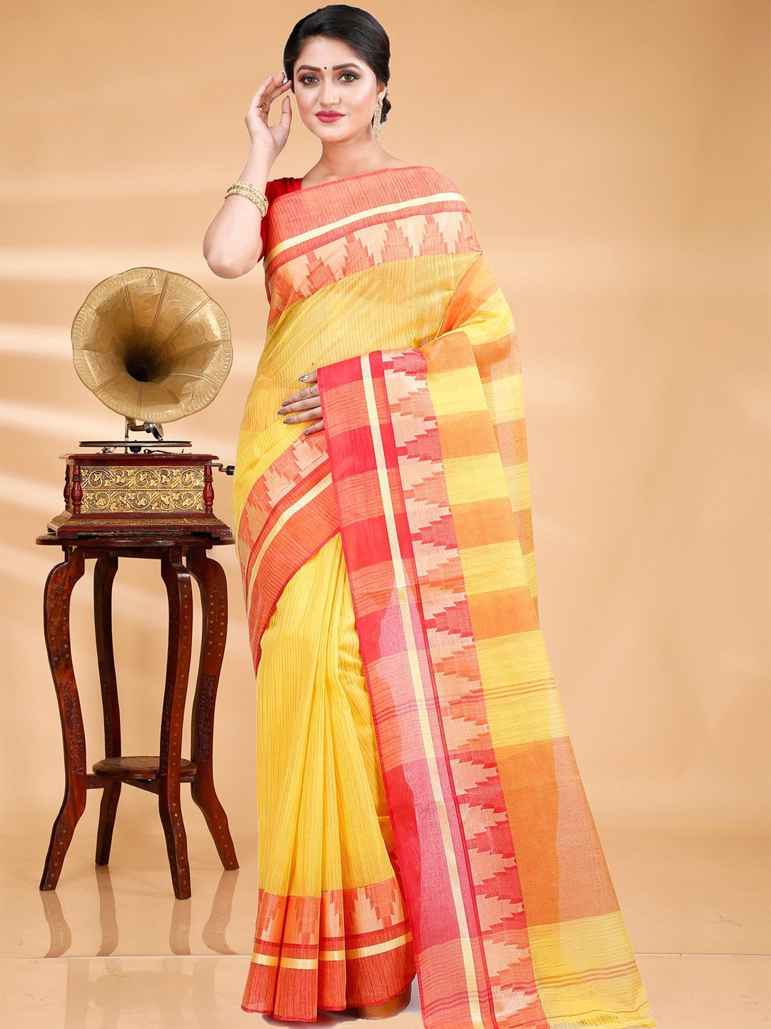 

SRILOK Striped Pure Cotton Taant Saree, Yellow