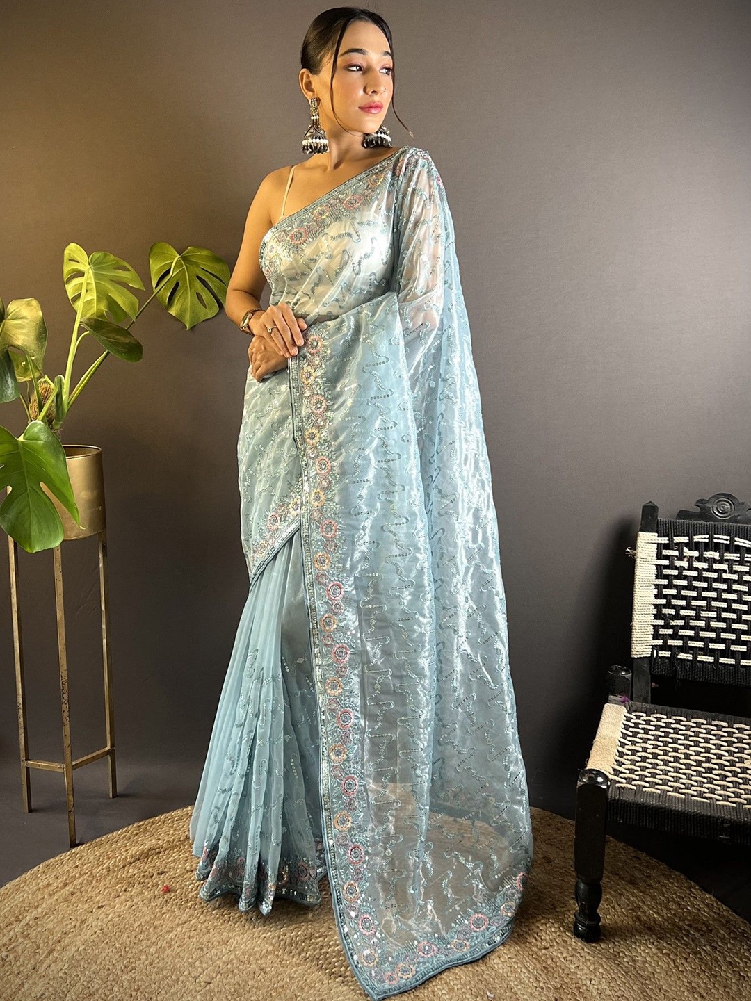 

Panzora Floral Embroidered Net Saree, Blue