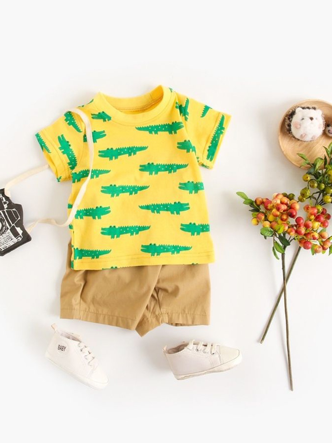 

LULU & SKY Boys Printed T-shirt with Shorts, Yellow