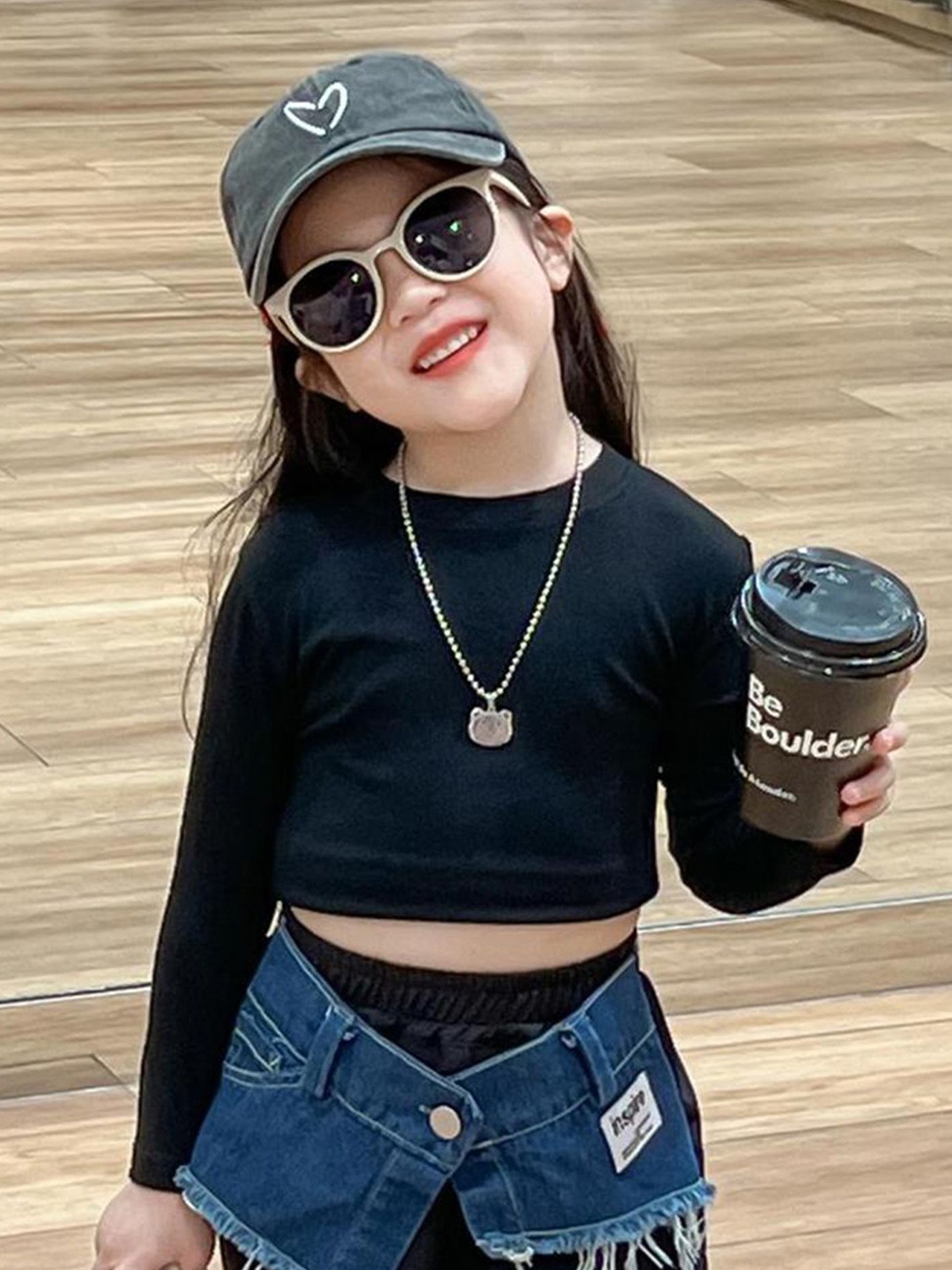 

LULU & SKY Crop Top, Black