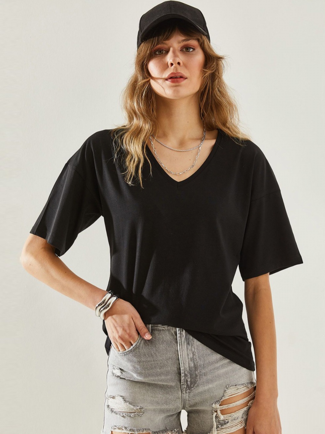 

BIANCO LUCCI Women V-Neck Extended Sleeves Pockets T-shirt, Na
