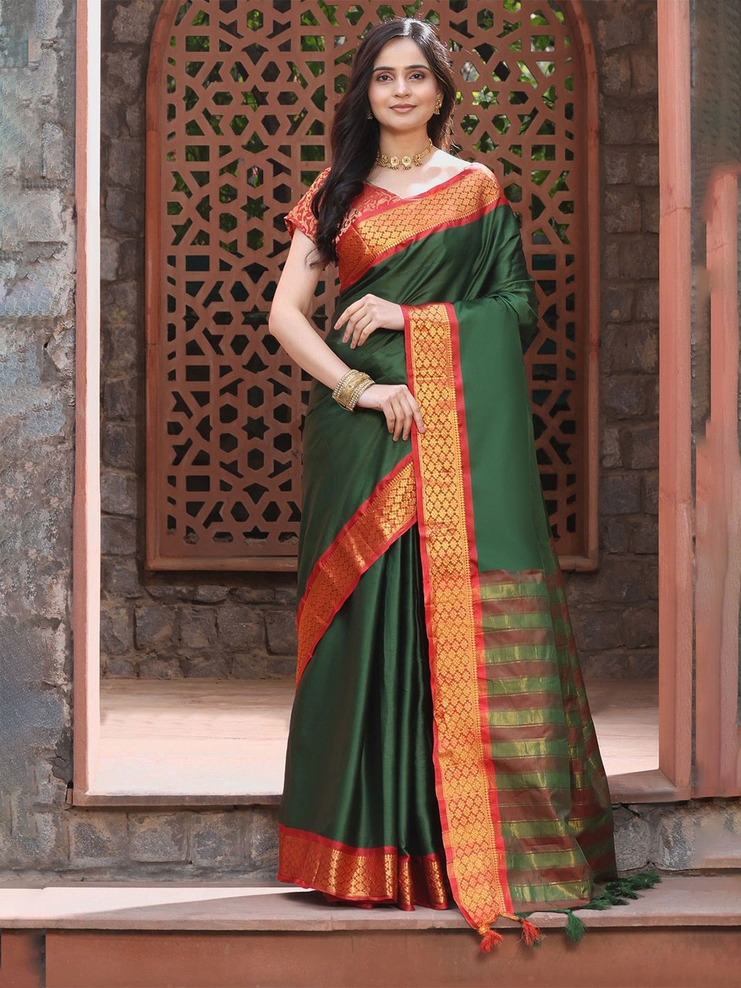 

Iris Zari Pure Silk Kanjeevaram Saree, Green