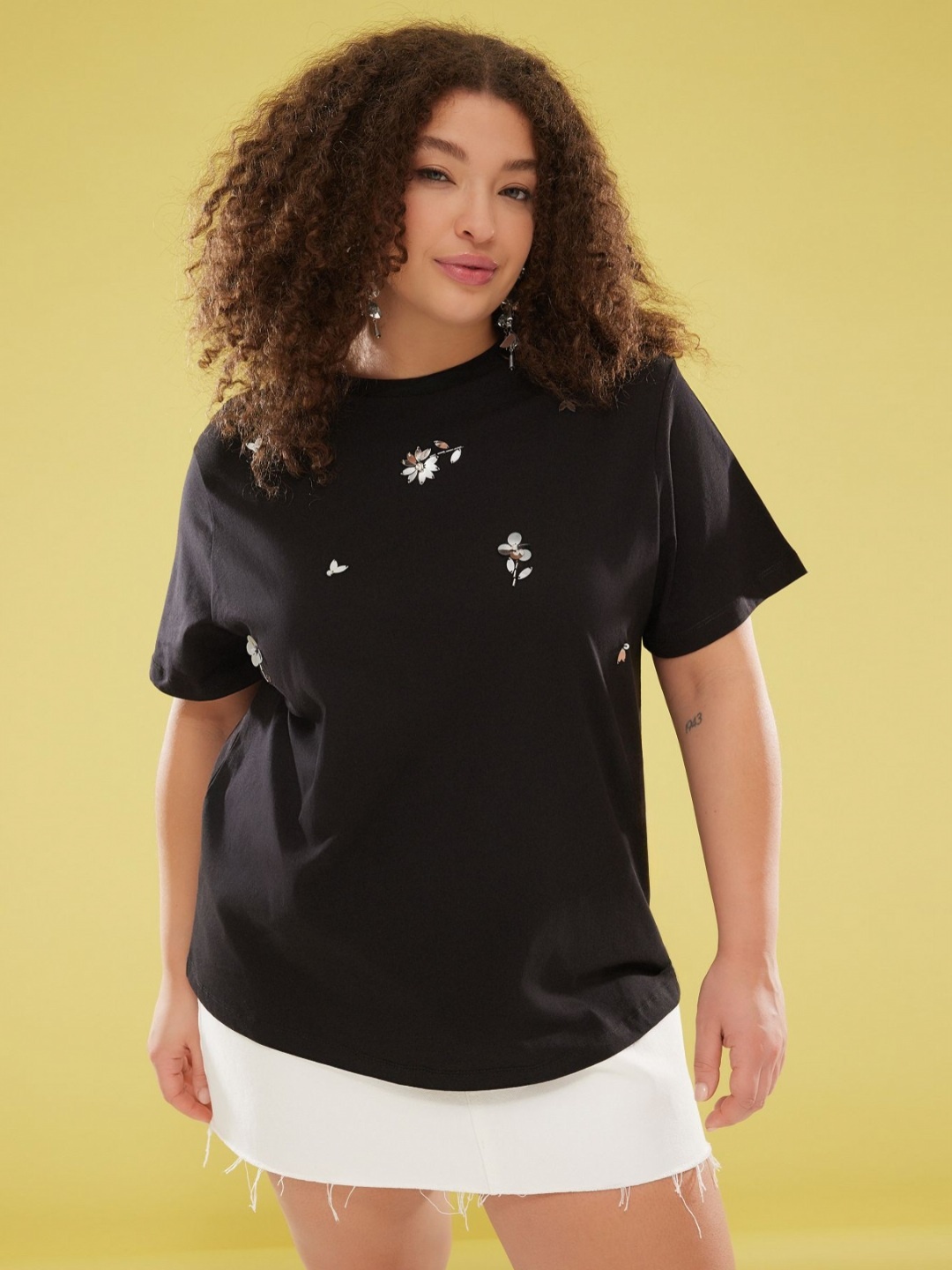 

Trendyol Women High Neck Applique T-shirt, Na