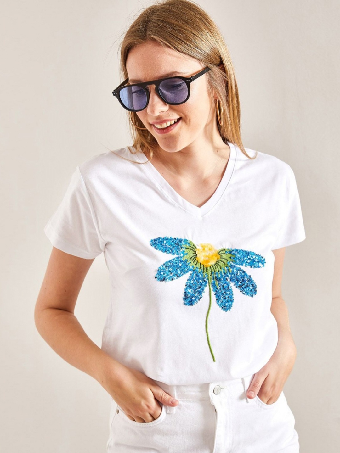 

BIANCO LUCCI Women Printed V-Neck Extended Sleeves T-shirt, Na