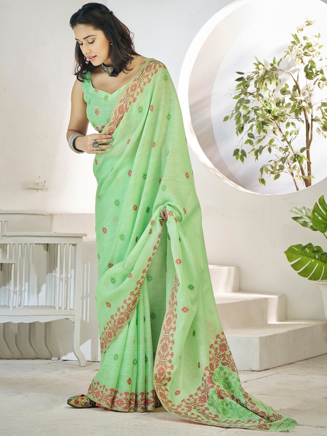 

MySilkLove Woven Design Linen Blend Saree, Green