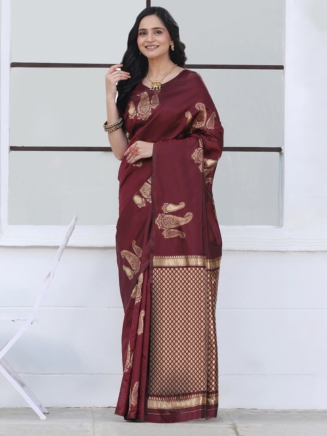 

Sarvada Woven Design Zari Silk Blend Kanjeevaram Saree, Maroon