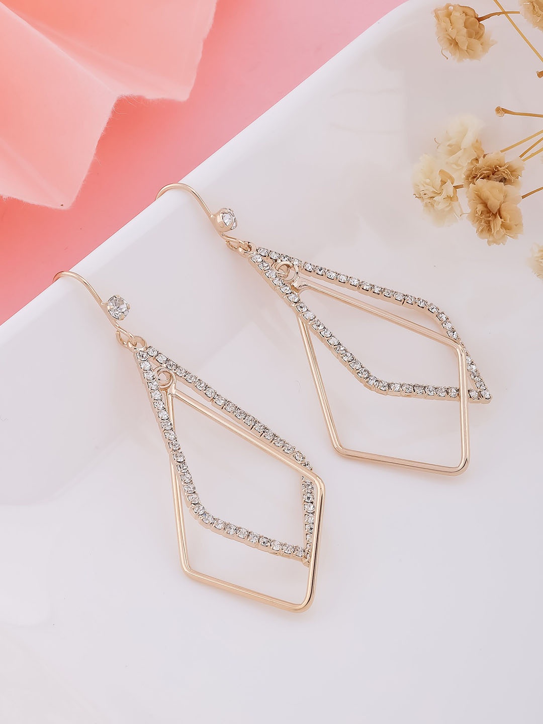 

DressBerry Contemporary Hoop Earrings, Na