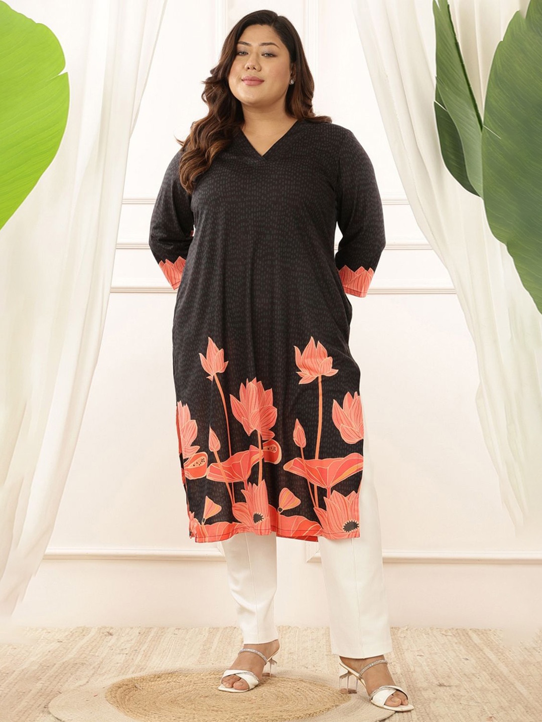 

Amydus Women Printed Thread Work Kurta, Black