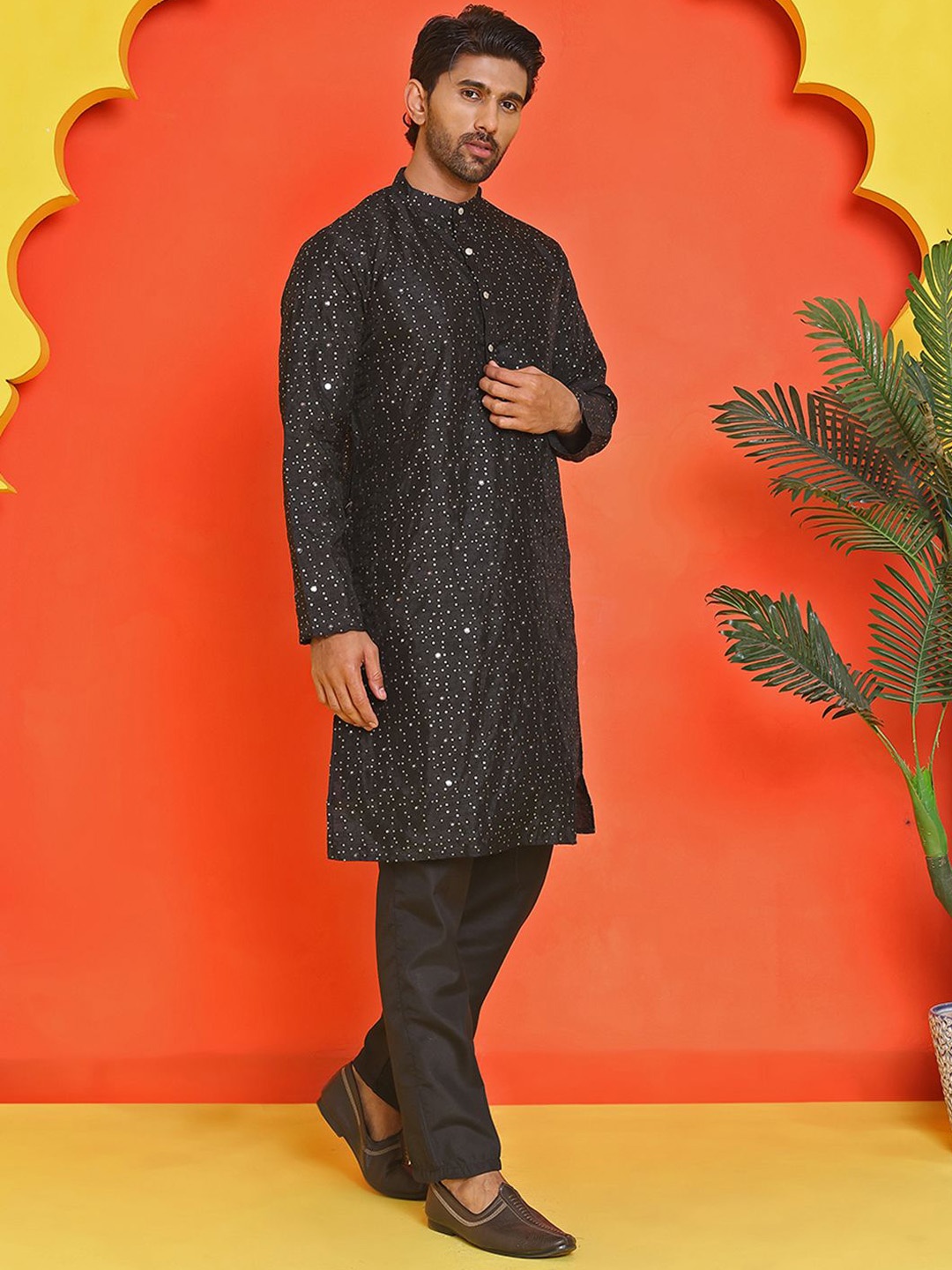 

Jompers Men Embroidered Regular Sequinned Kurta with Pyjamas, Blue