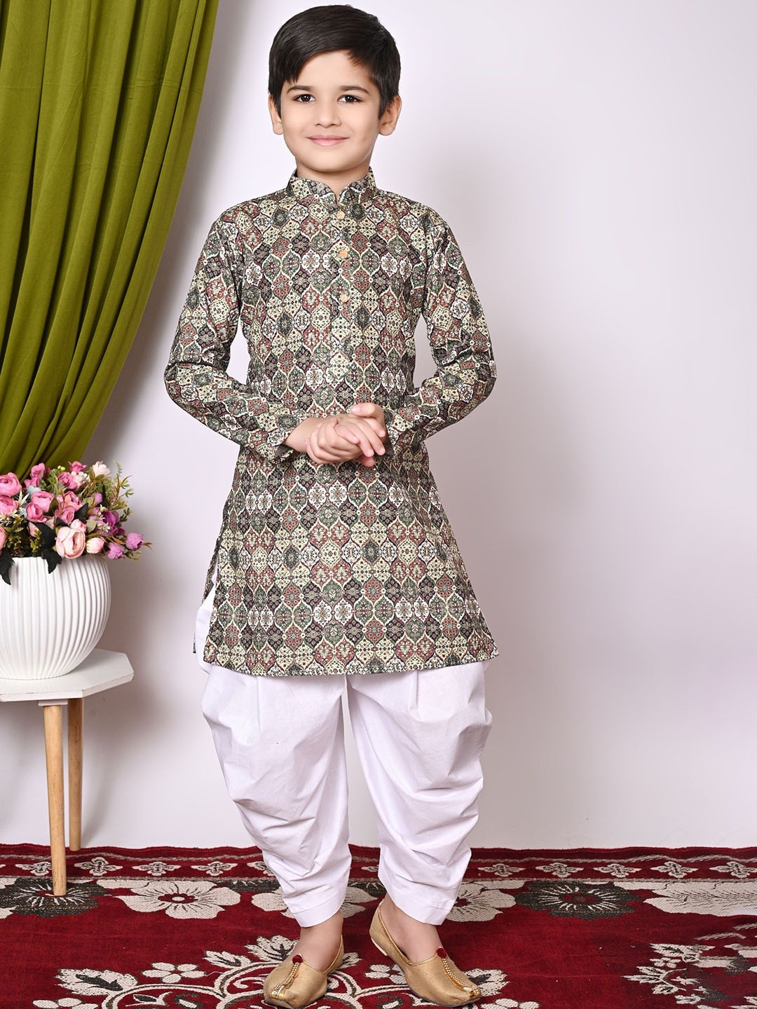 

BAESD Boys Embroidered Regular Sequinned Kurta with Patiala, Green