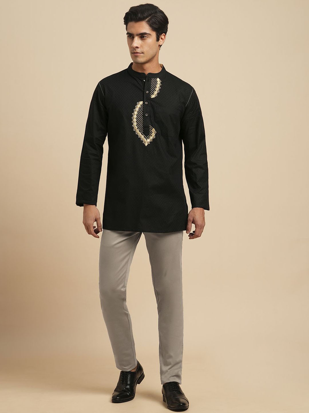 

Arch element Men Flared Sleeves Thread Work Kurta, Black