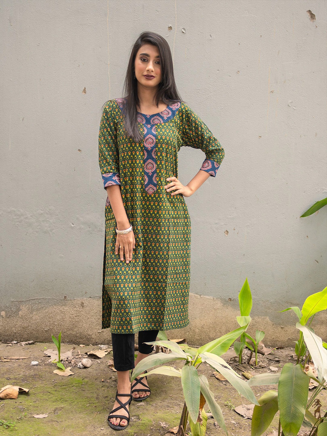 

Uttariya Printed Round Neck Kurta, Green