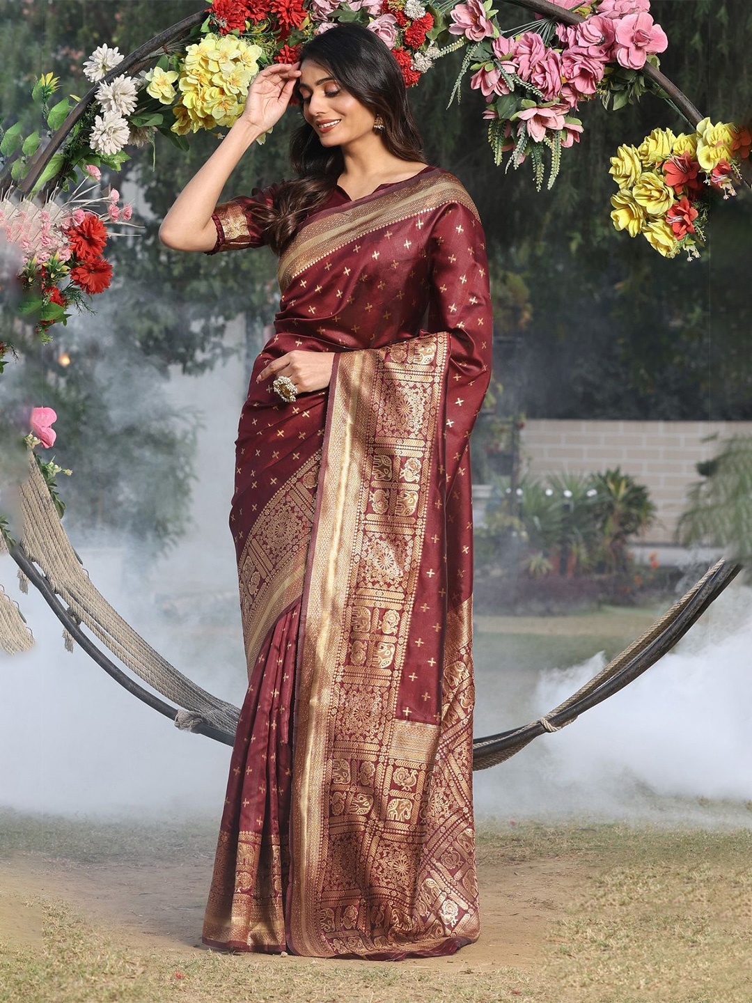 

Mitera Woven Design Zari Silk Blend Banarasi Saree, Maroon