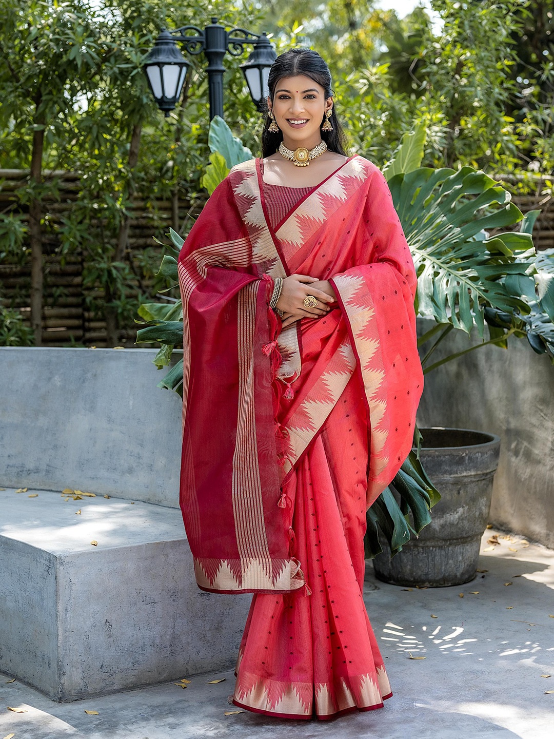 

Ekta Textiles Woven Design Zari Pure Silk Banarasi Saree, Coral