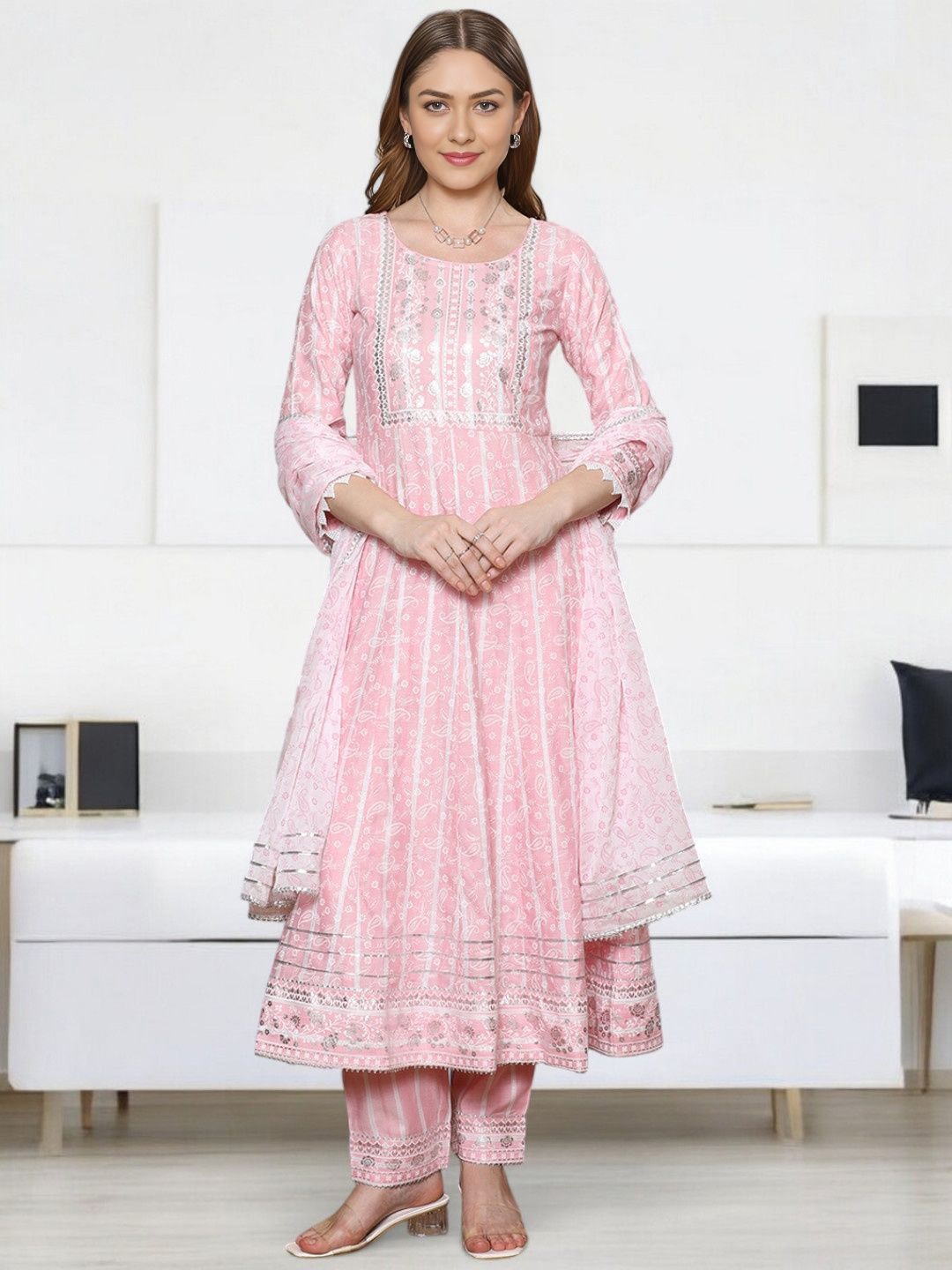 

Jeff co-op Women Floral Printed Panelled Gotta Patti Kurta with Trousers & With Dupatta, Pink