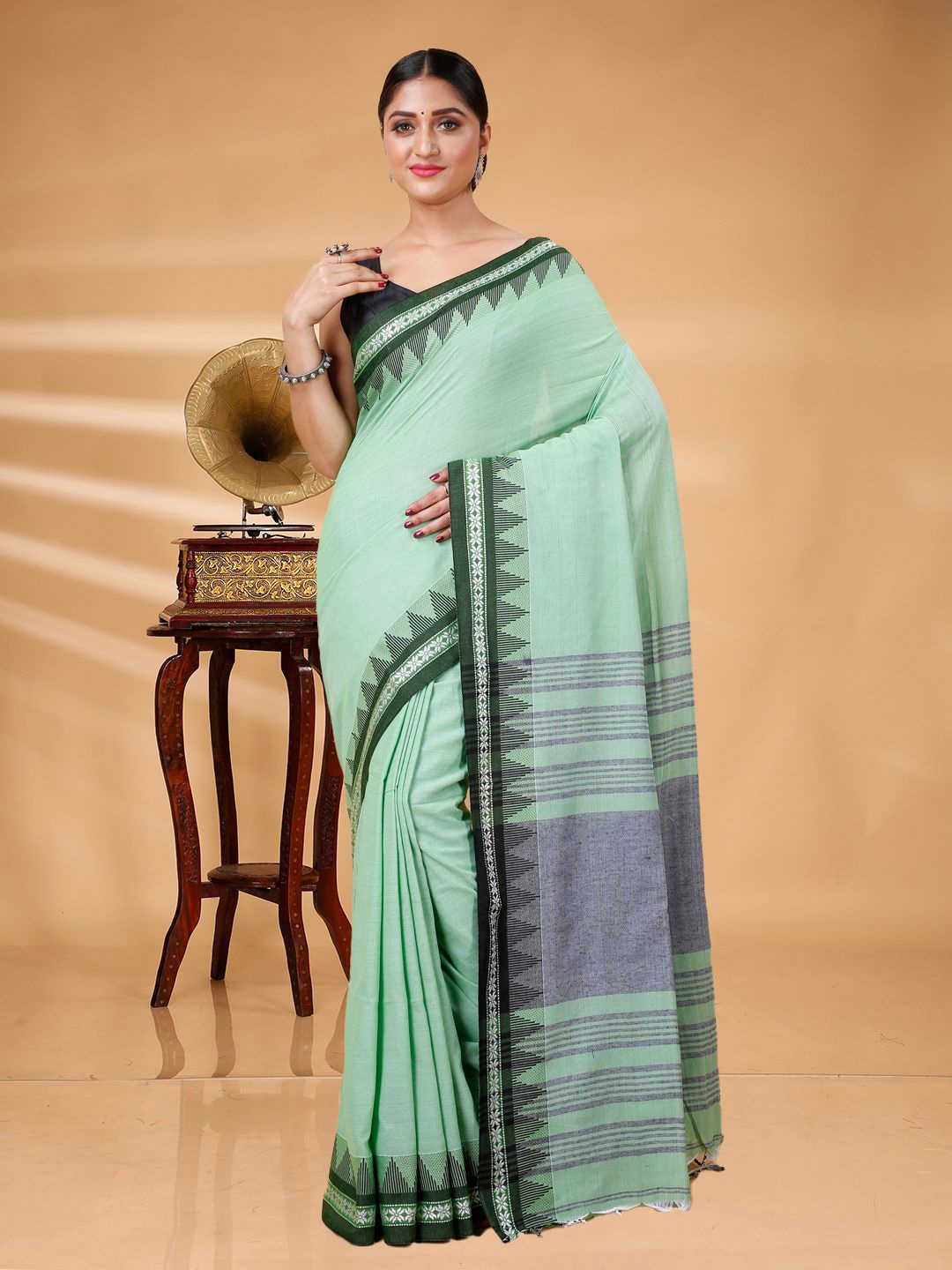 

SRILOK Pure Cotton Taant Saree, Green