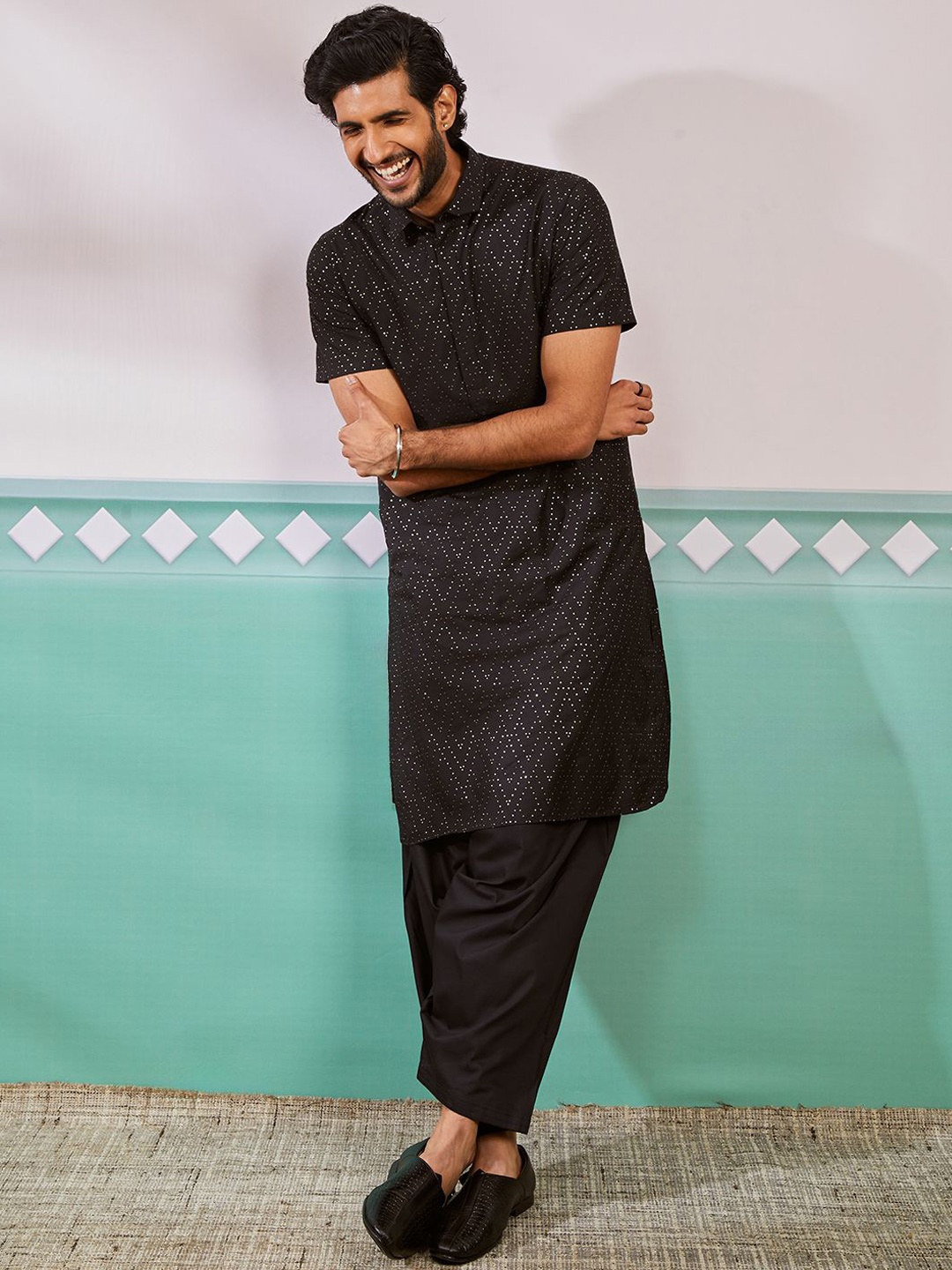 

VASTRAMAY Men Embroidered Regular Kurta with Patiala, Black