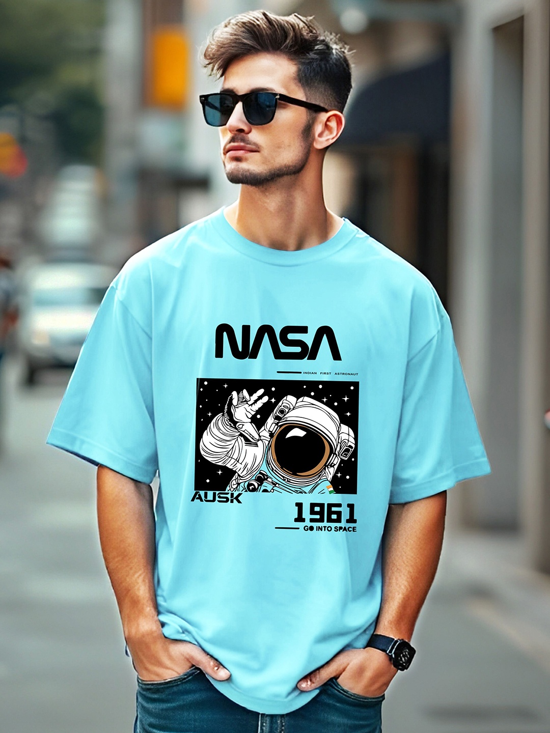 

AUSK Men Typography Printed Applique T-shirt, Blue