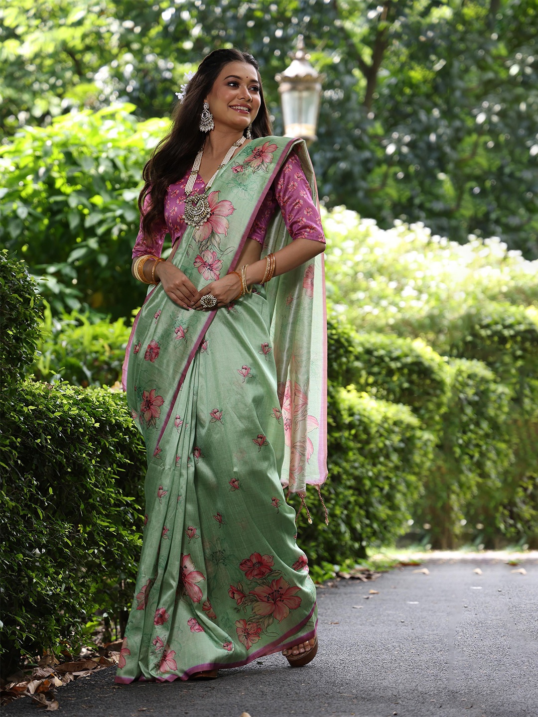 

Ekta Textiles Floral Pure Silk Banarasi Saree, Green