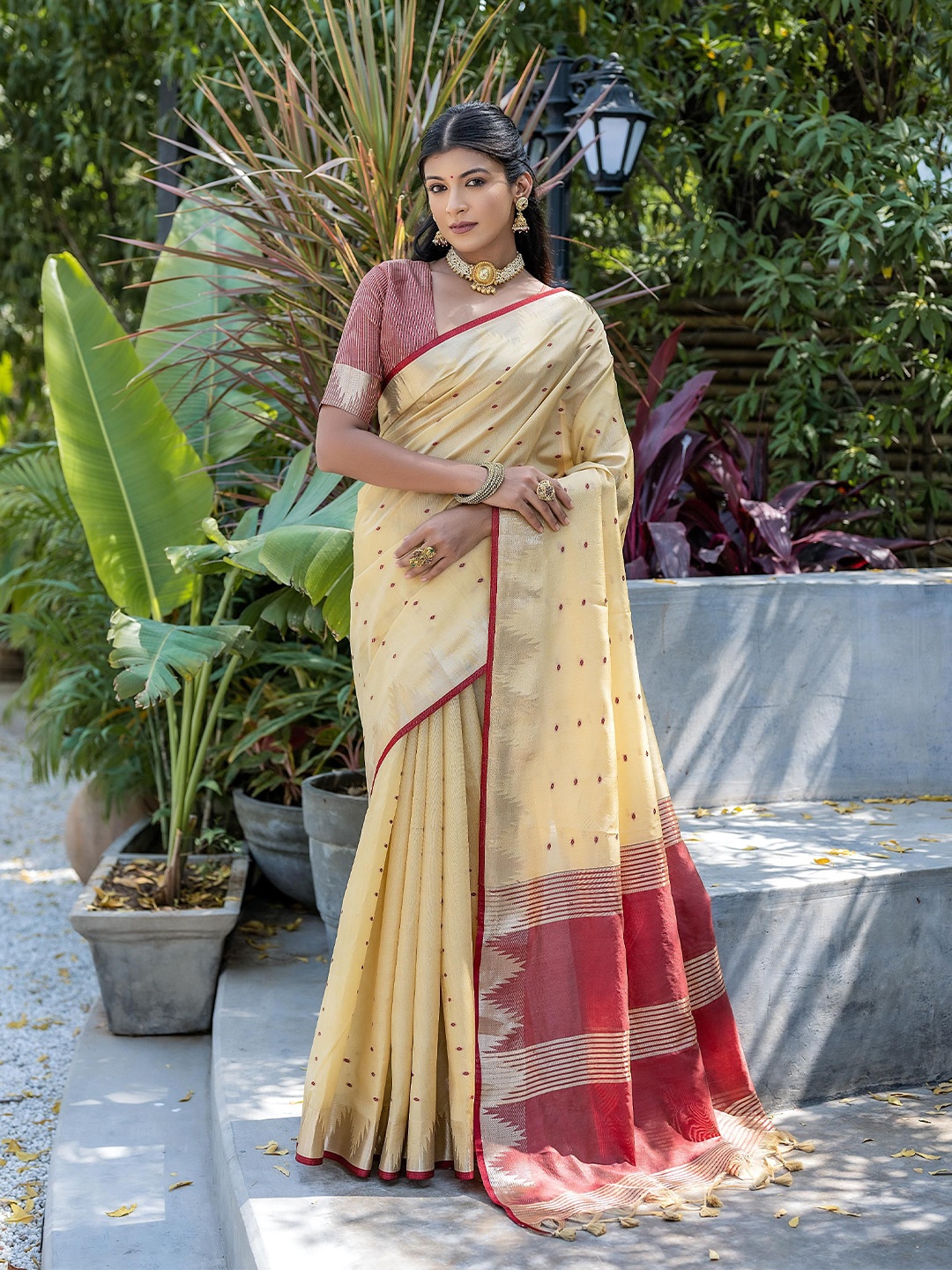 

Ekta Textiles Woven Design Zari Pure Silk Banarasi Saree, Cream