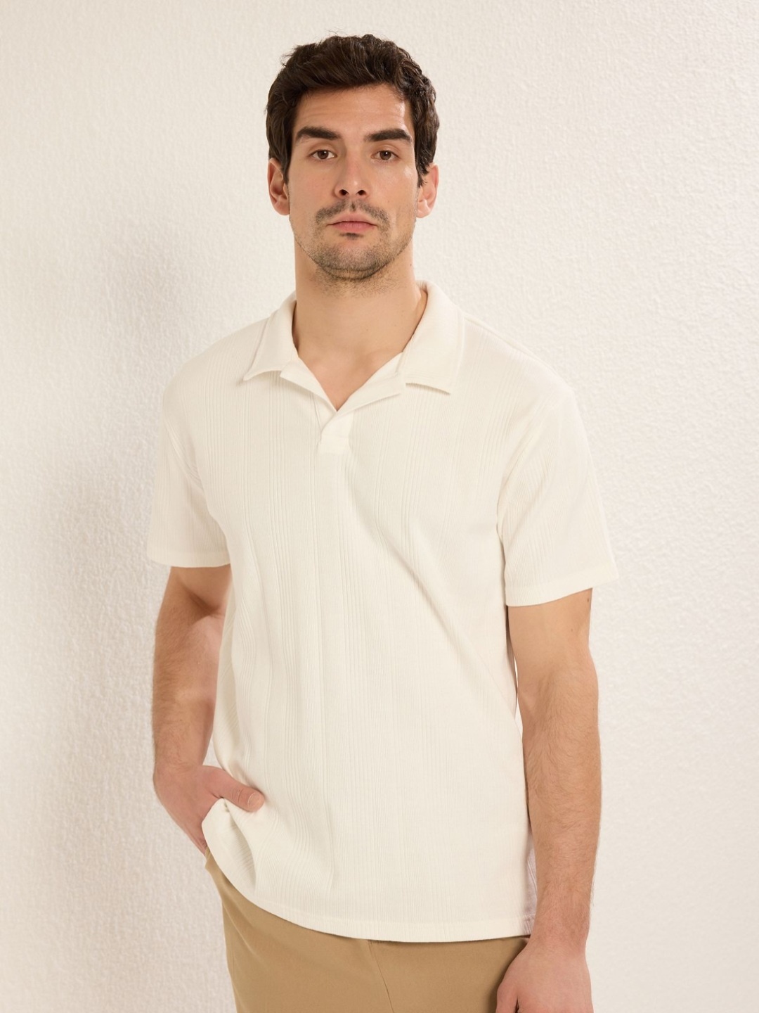 

Trendyol Men V-Neck Pockets T-shirt, Na