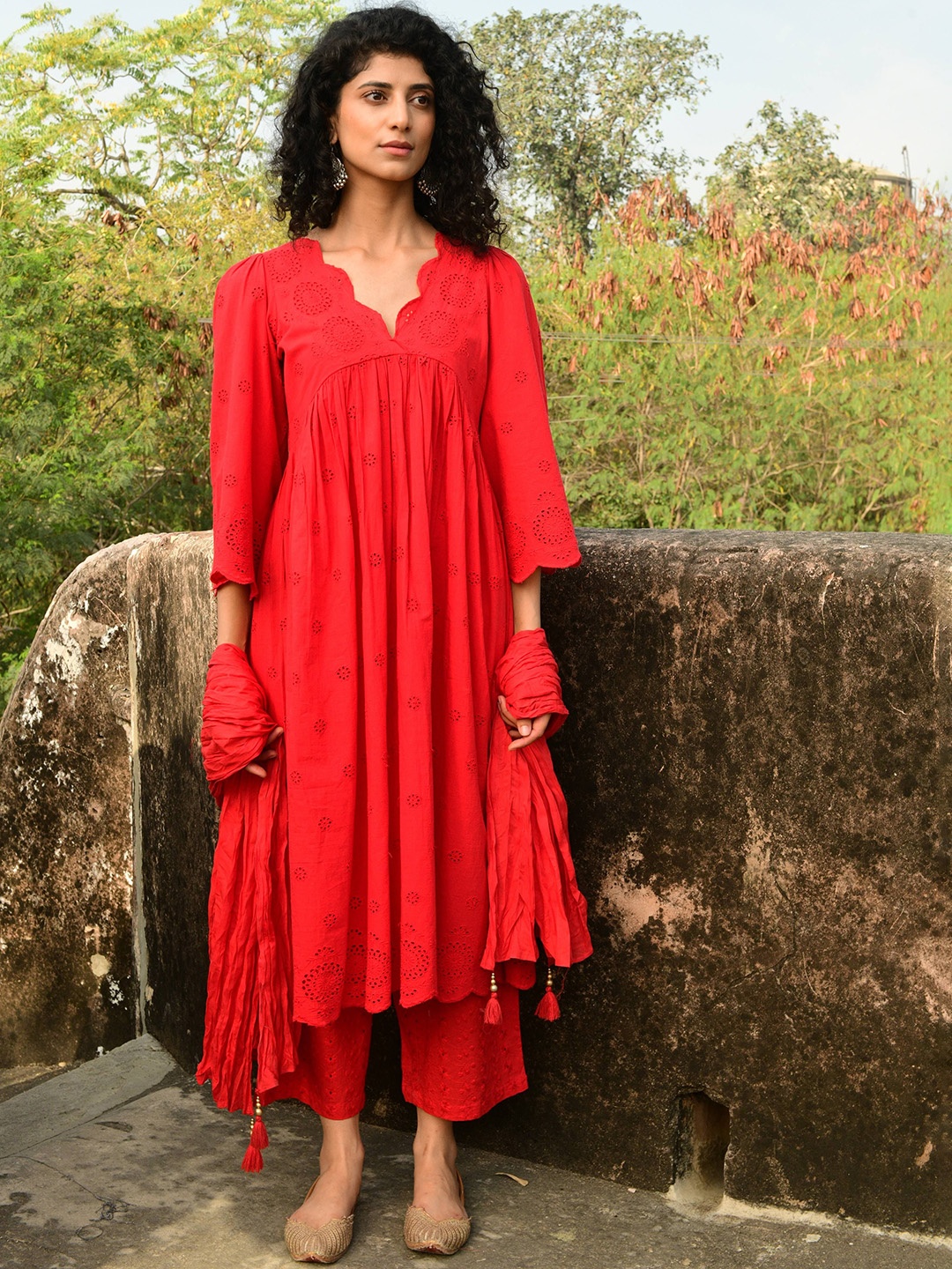 

SHILPI HANDICRAFTS Women Ethnic Motifs Dyed Regular Pure Cotton Kurta with Palazzos & With Dupatta, Red