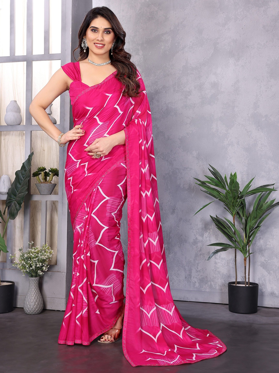 

Moda Rapido Beads and Stones Poly Georgette Saree, Pink