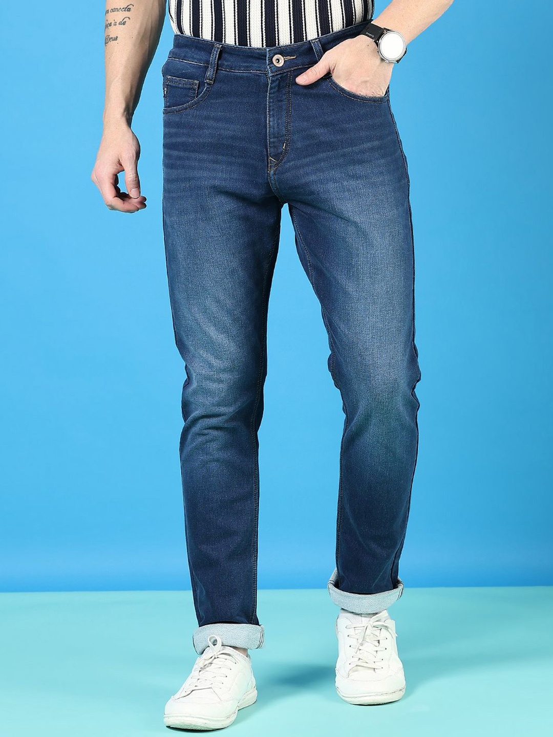 

V-Mart Men Light Fade Jeans, Blue