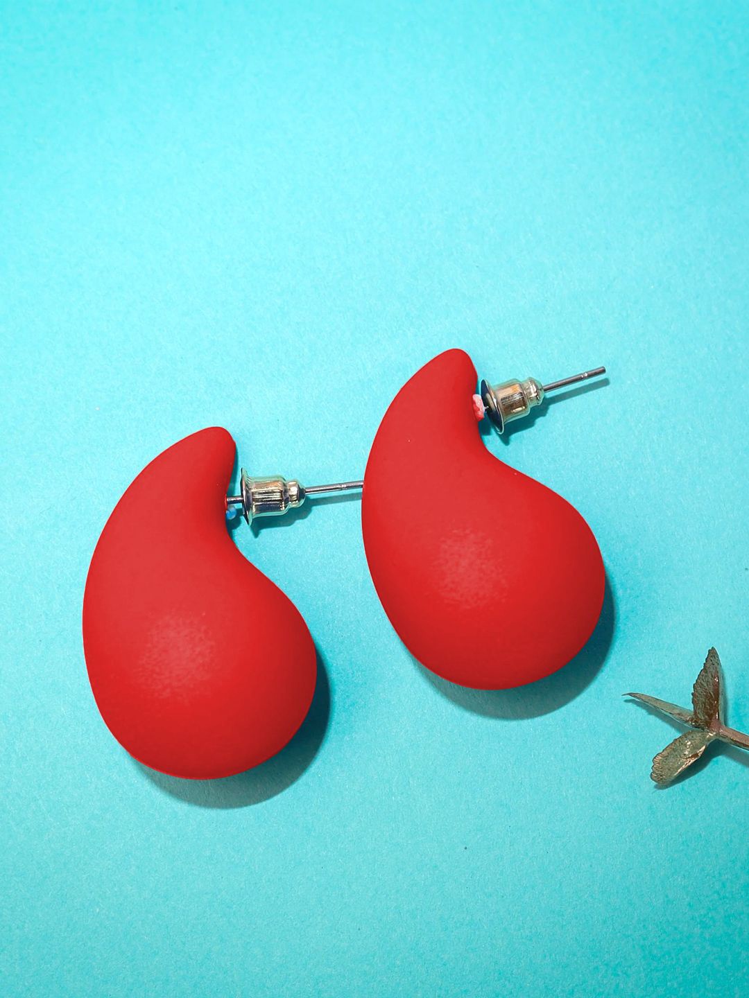 

VAGHBHATT Teardrop Shaped Drop Earrings, Red