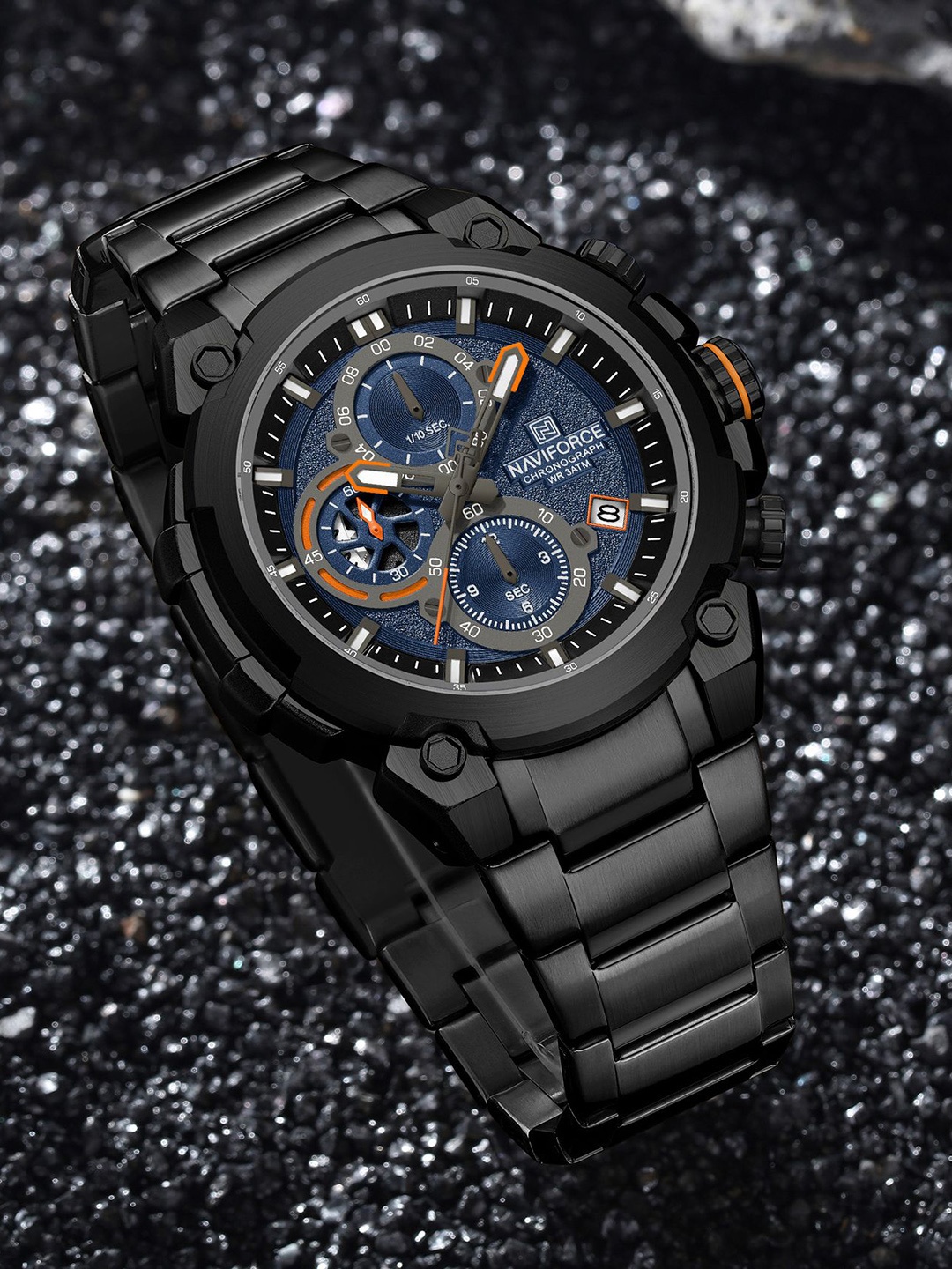 

Naviforce Men Dial & Stainless Steel Straps Analogue Chronograph Watch NF8071_B BE B, Black