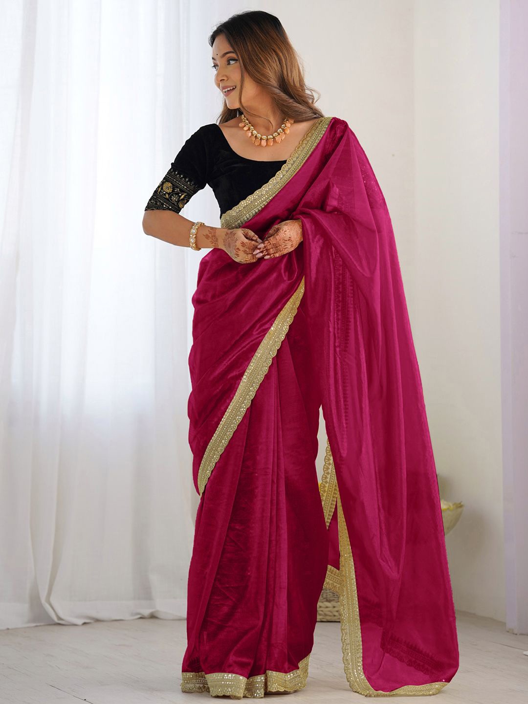 

DIVASTRI Embroidered Supernet Saree, Pink