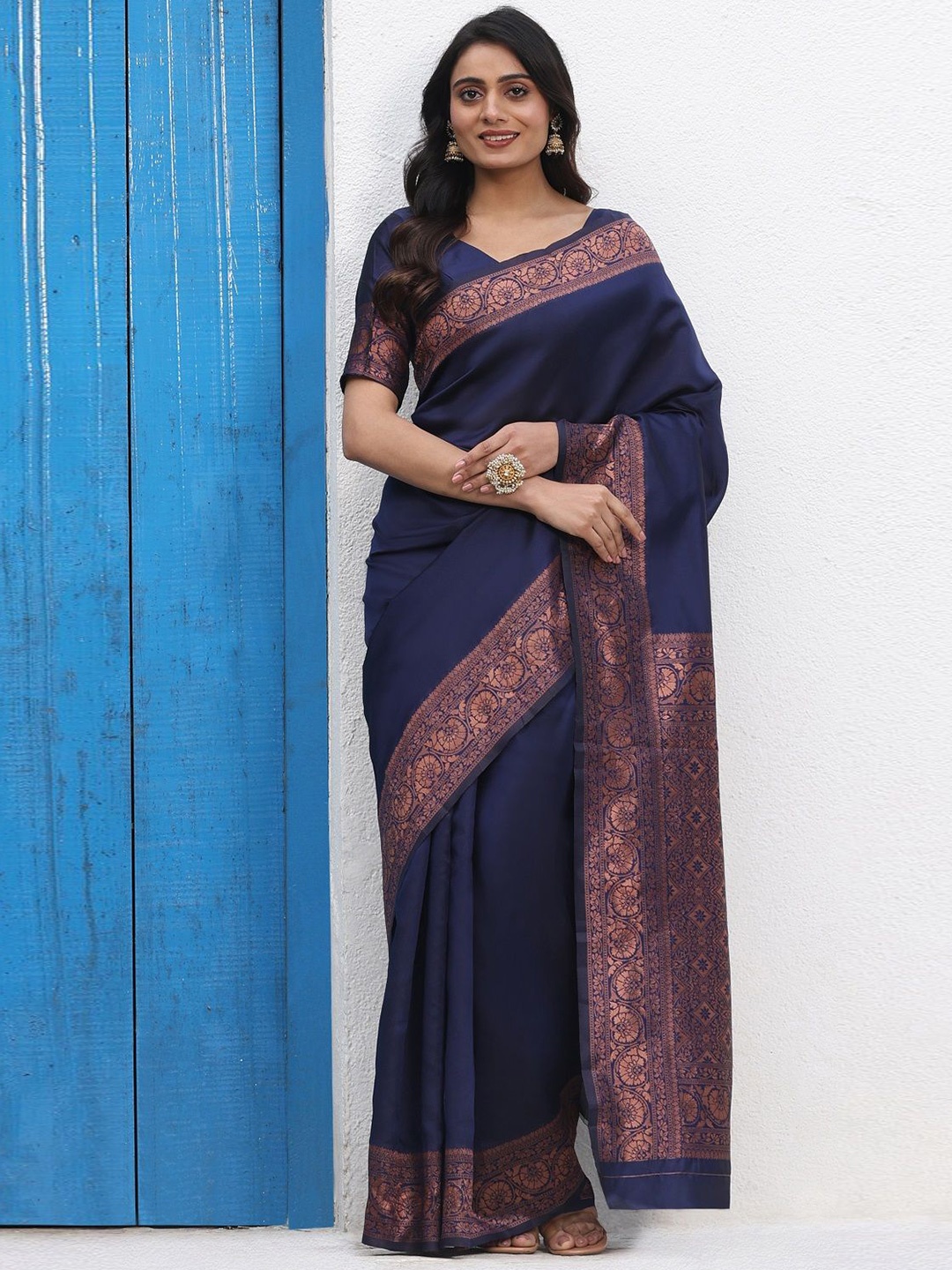 

Nimidiya Embellished Silk Blend Kanjeevaram Saree, Navy blue