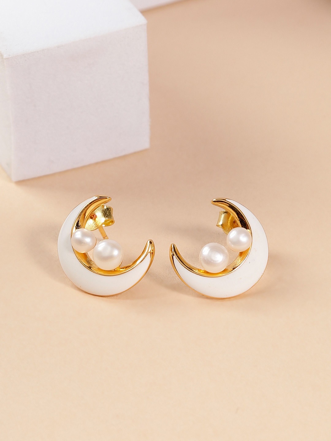 

DIAVO Contemporary Studs Earrings, Gold