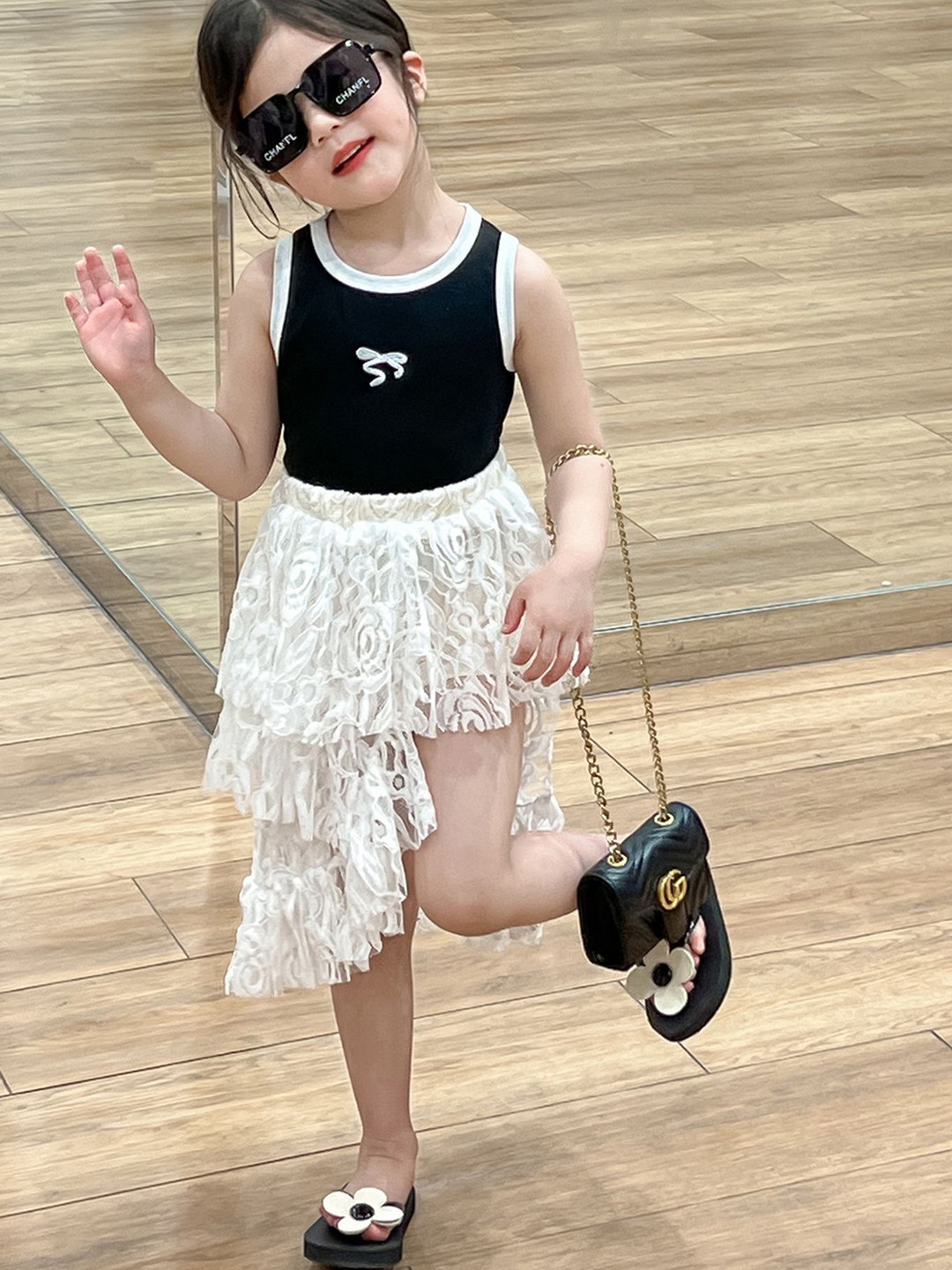 

LULU & SKY Top, Black