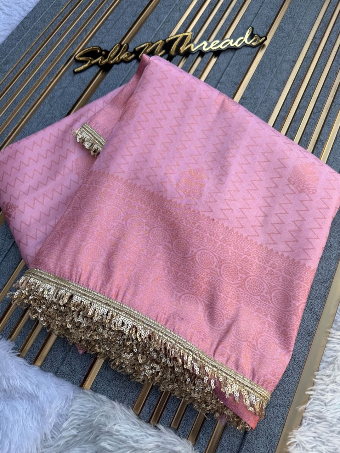

DIVASTRI Ethnic Motifs Sequinned Banarasi Saree, Pink