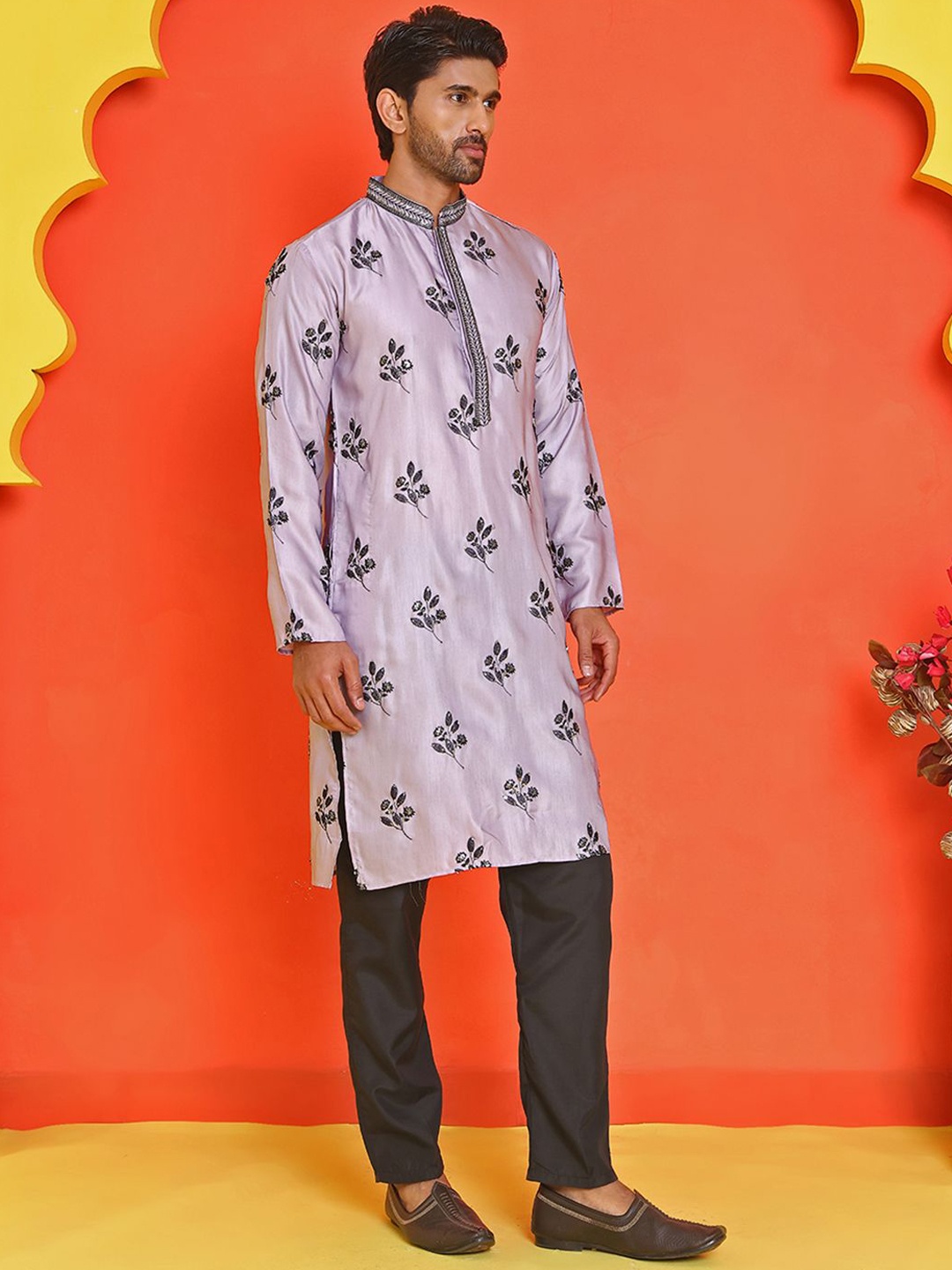 

Jompers Men Floral Embroidered Regular Thread Work Kurta with Pyjamas, Purple