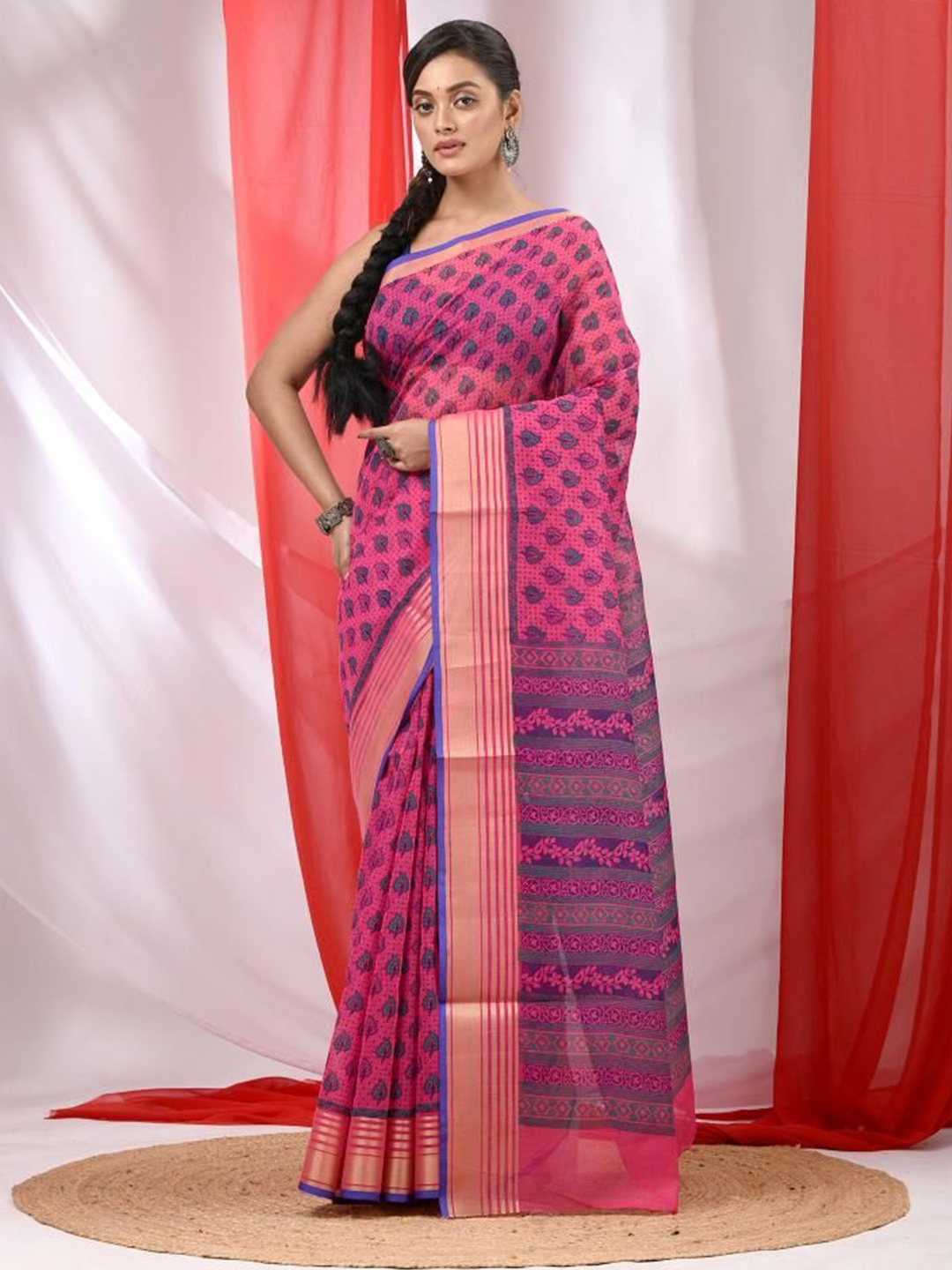 

VIBHAVARI Ethnic Motifs Saree, Pink