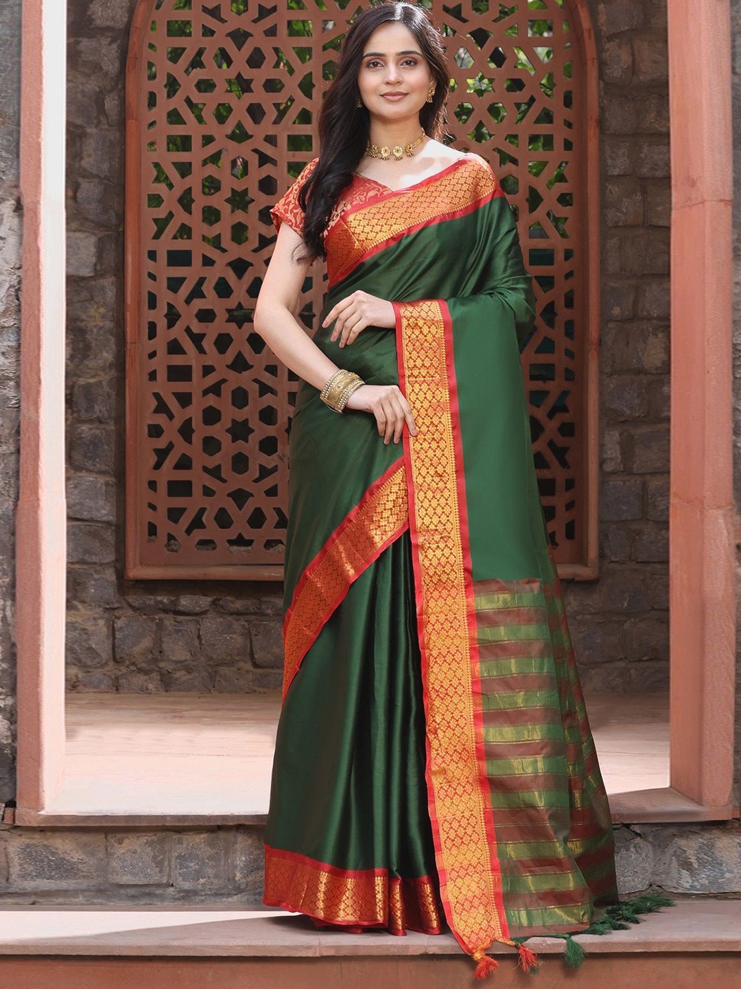 

Nimidiya Zari Pure Silk Kanjeevaram Saree, Green