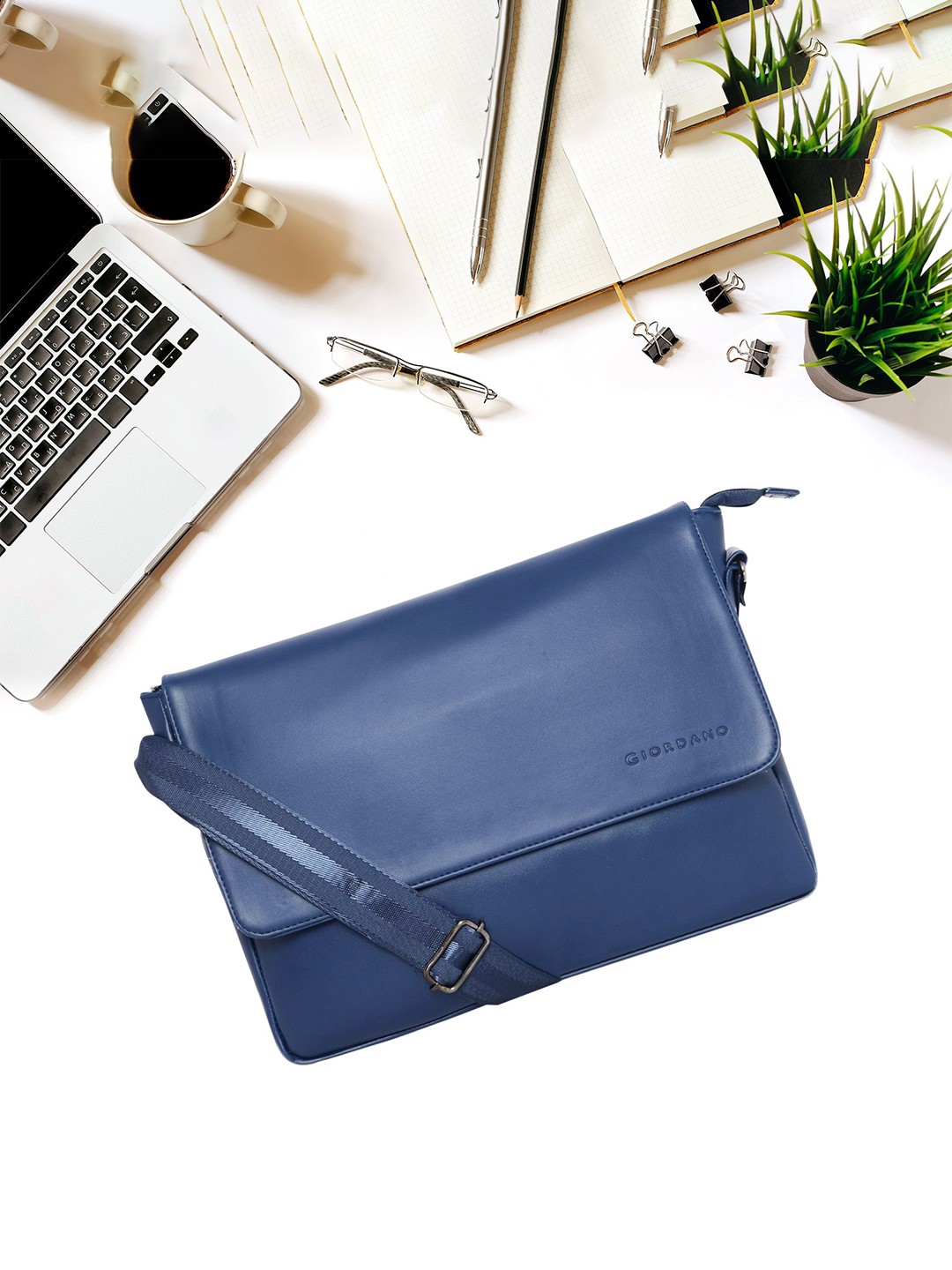

GIORDANO Unisex PU Laptop Bag, Navy blue