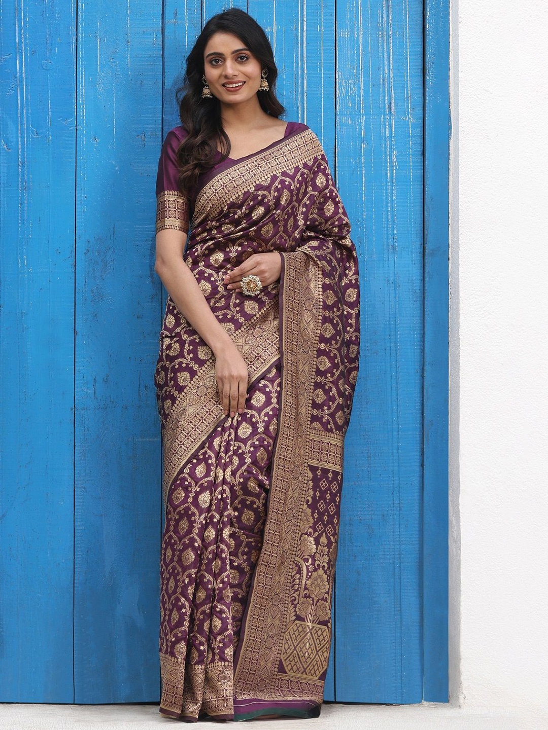 

Nimidiya Woven Design Zari Silk Blend Banarasi Saree, Magenta