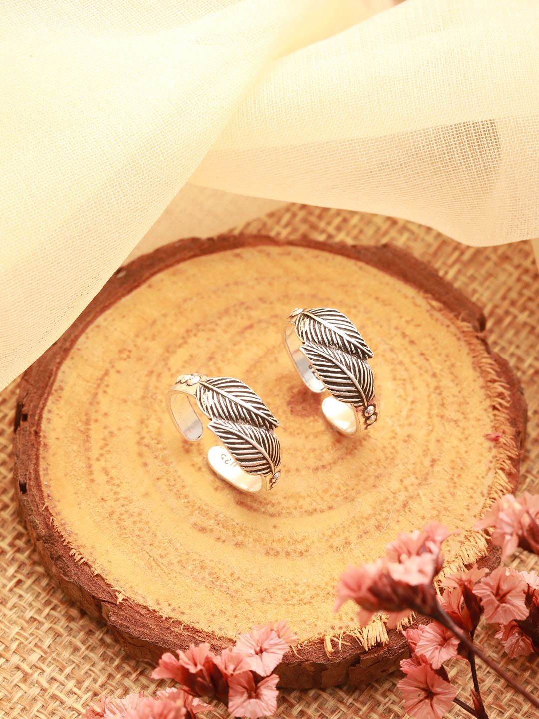 

SARAF SILVERETZ Silver-Plated Oxidised Toe Rings