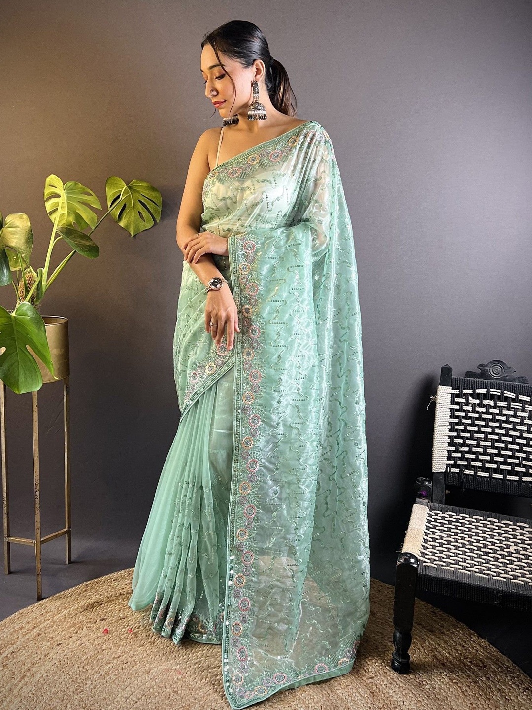 

Panzora Embellished Sequinned Net Saree, Green