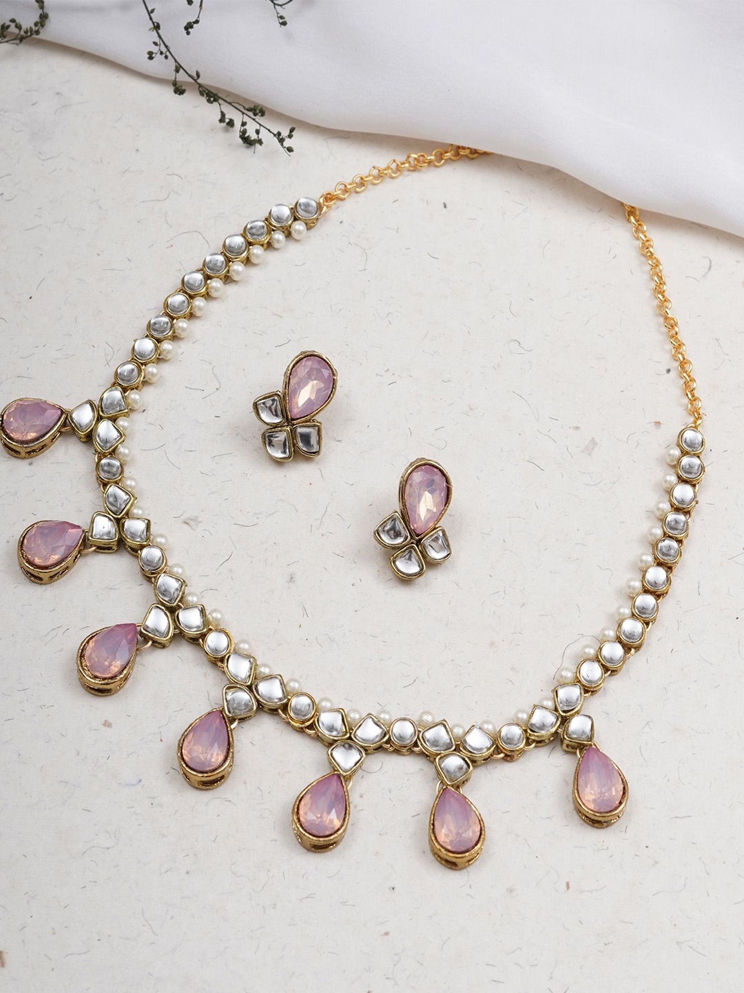 

BeAbhika Gold-Plated Kundan Studded Jewellery Set